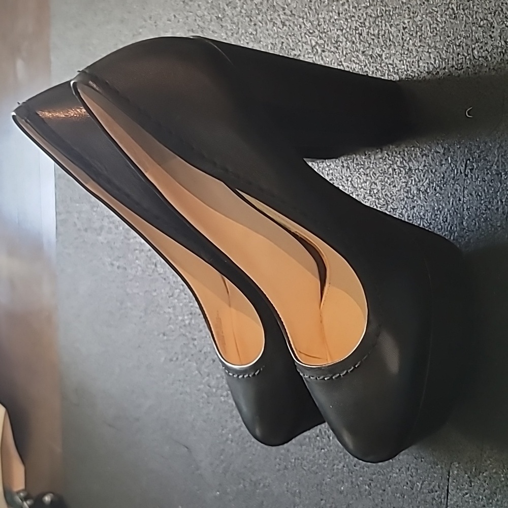 Shoes - Picture 2 of 3